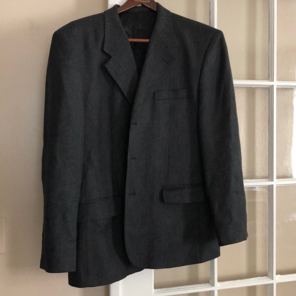 Men’s dark gray herringbone 3-button jacket